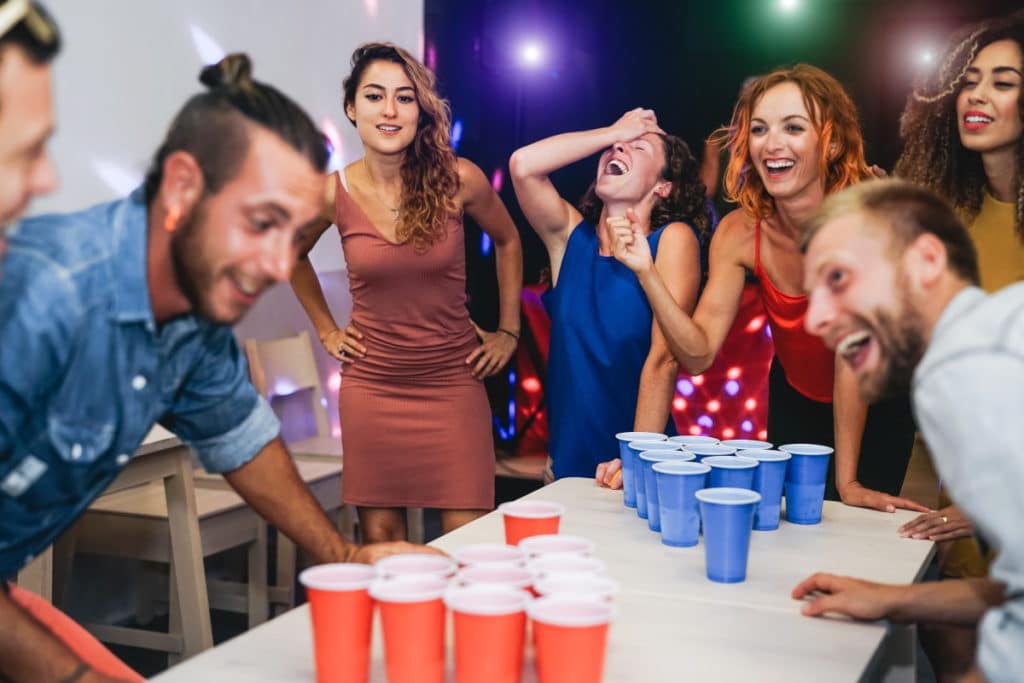 The 17 best drinking games [funny & innovative] ▷ for home & away